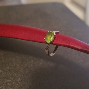 Vintage sterling silver peridot ring